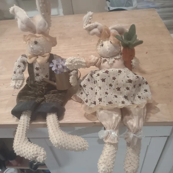 2 Primitive Rabbits - Picture 2 of 4